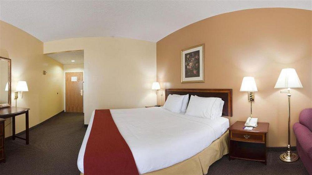Holiday Inn Express Marshfield - Springfield Area By Ihg Bagian luar foto