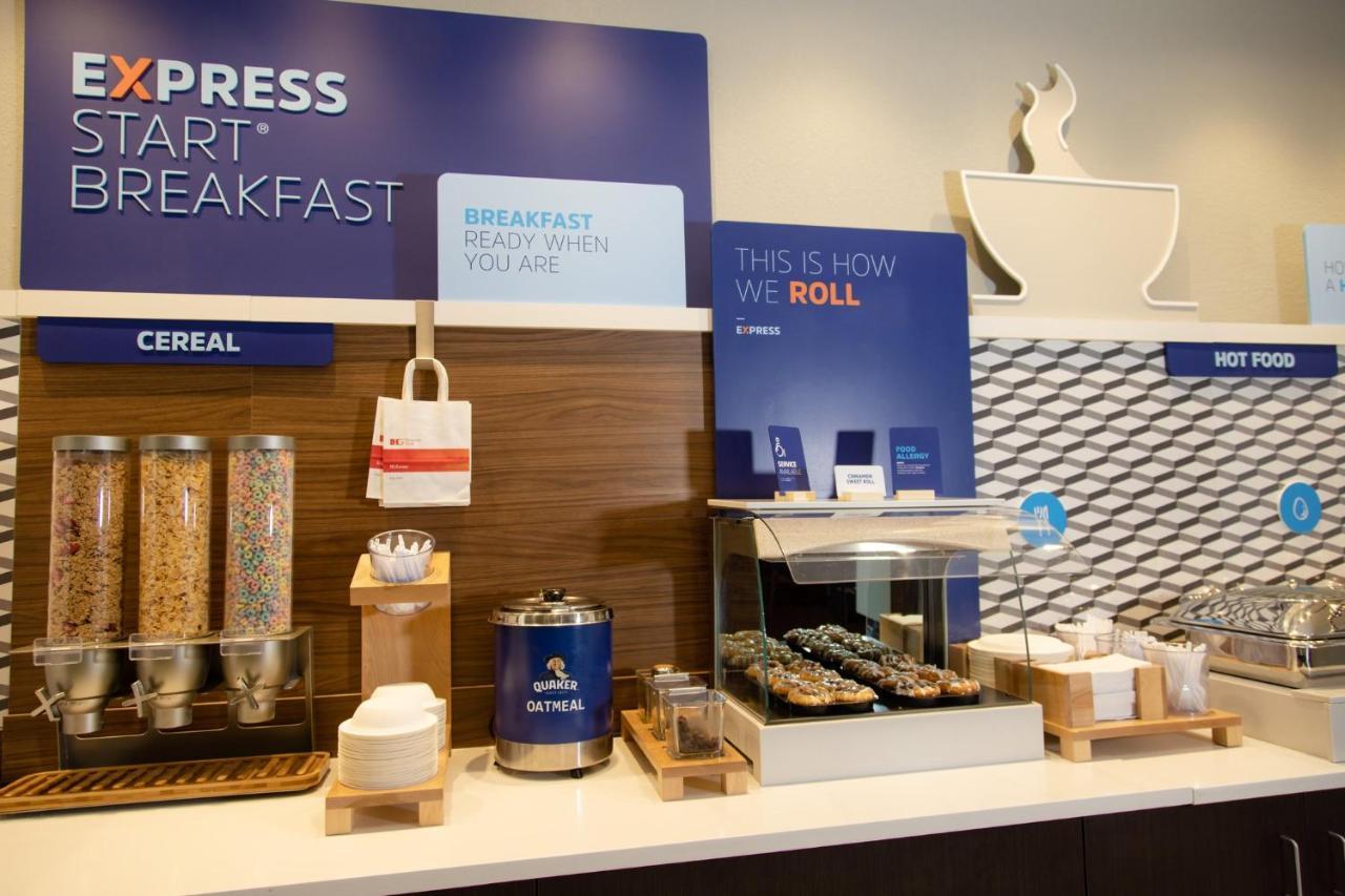 Holiday Inn Express Marshfield - Springfield Area By Ihg Bagian luar foto