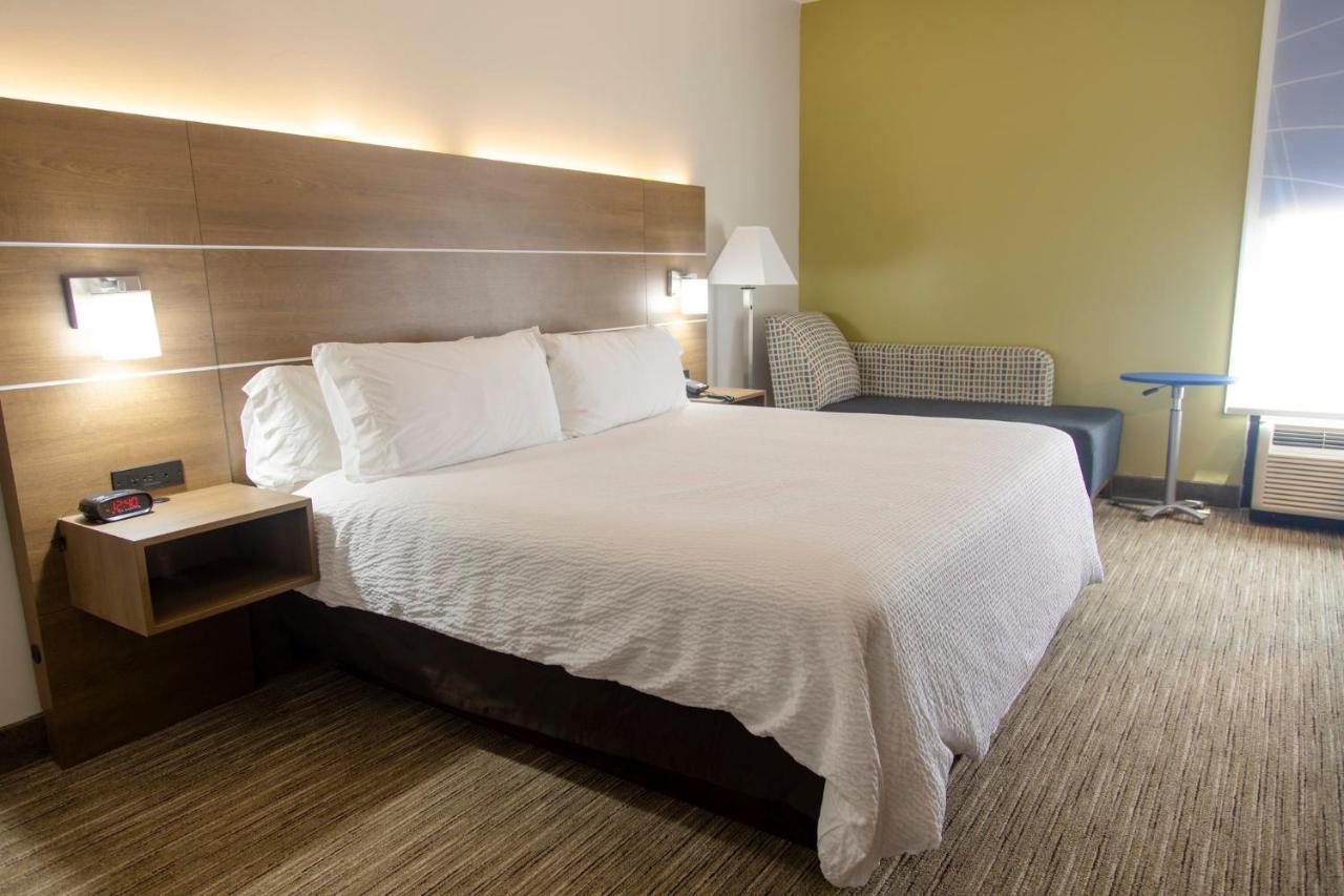 Holiday Inn Express Marshfield - Springfield Area By Ihg Bagian luar foto