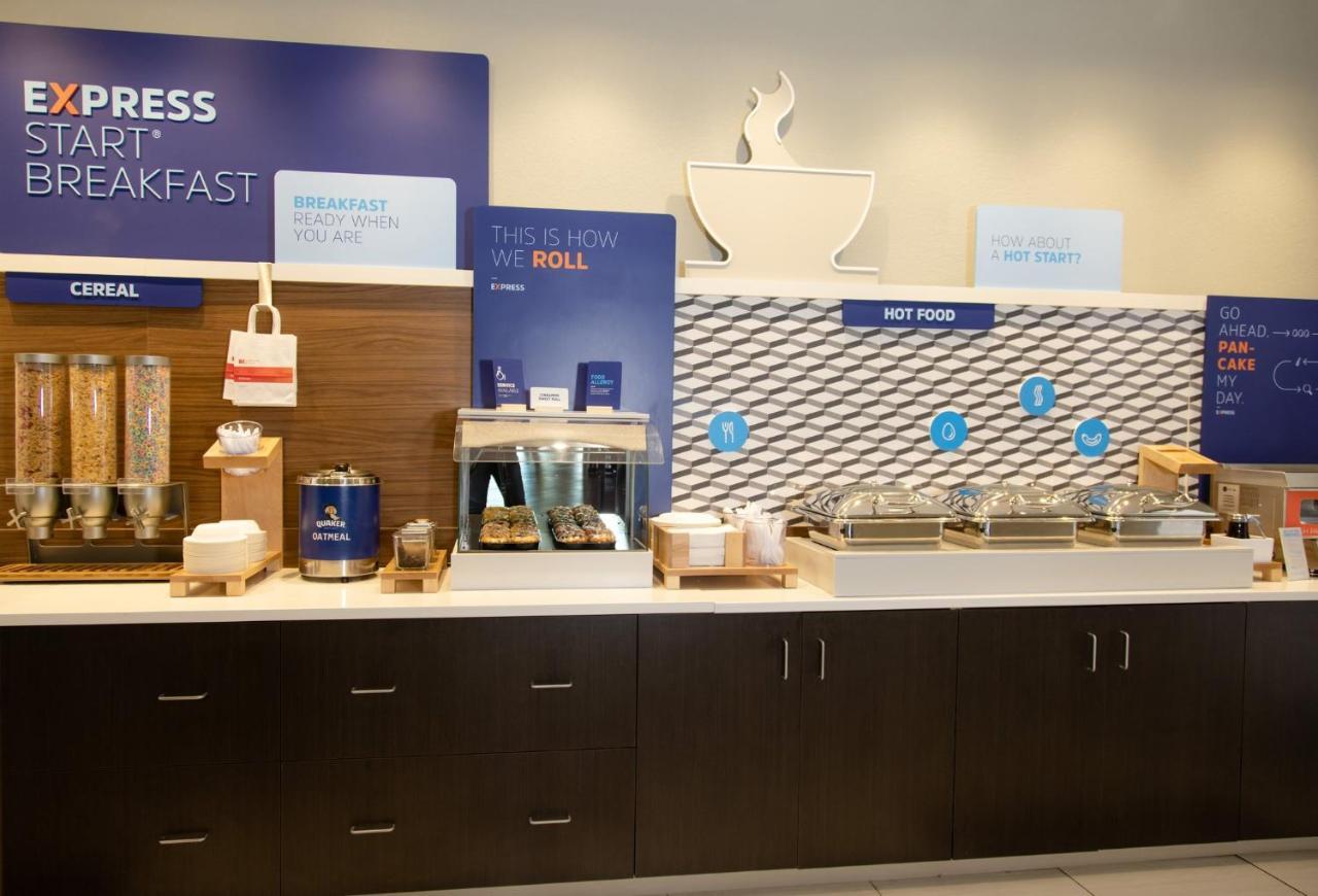 Holiday Inn Express Marshfield - Springfield Area By Ihg Bagian luar foto