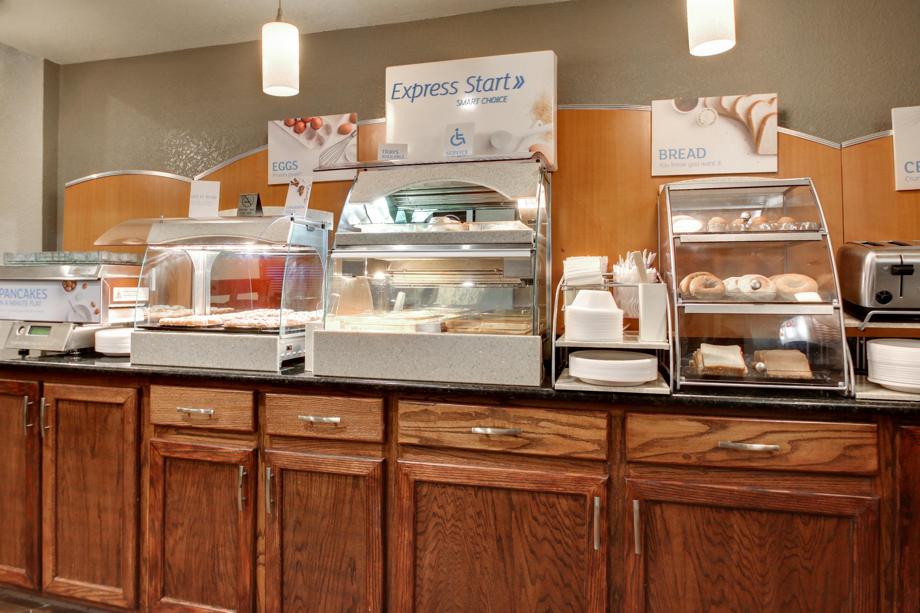 Holiday Inn Express Marshfield - Springfield Area By Ihg Bagian luar foto