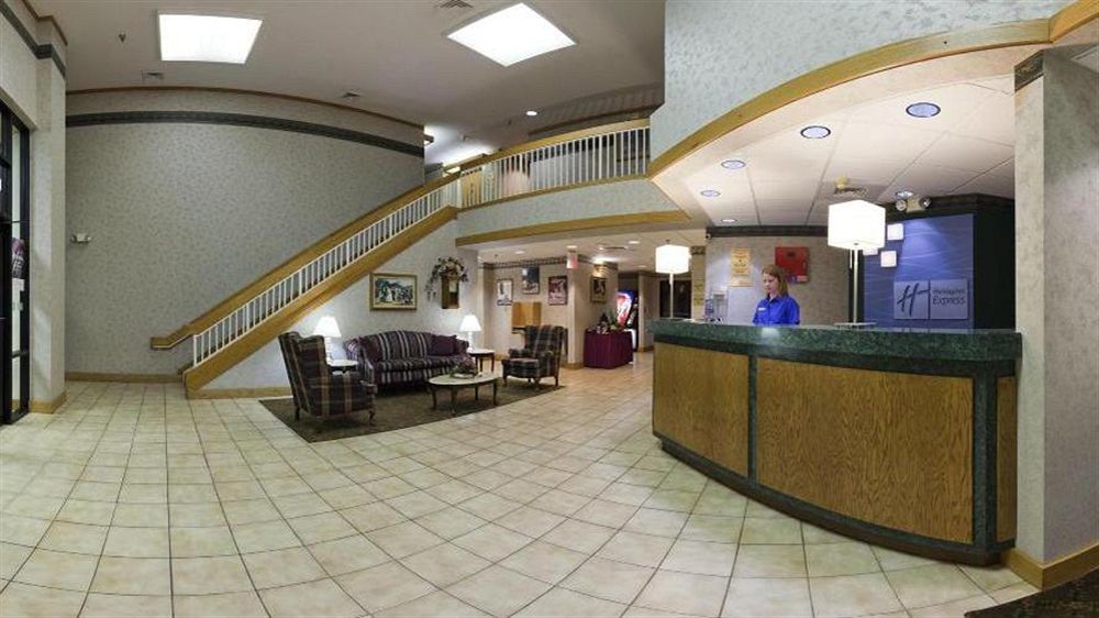 Holiday Inn Express Marshfield - Springfield Area By Ihg Bagian luar foto